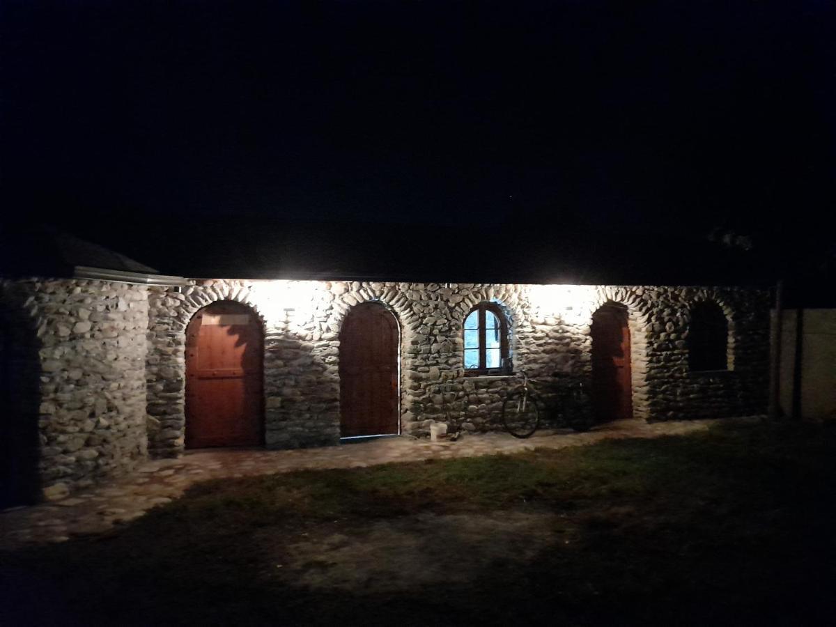 Windmill Shkodra Gesthouse Camping & Grill Bagian luar foto