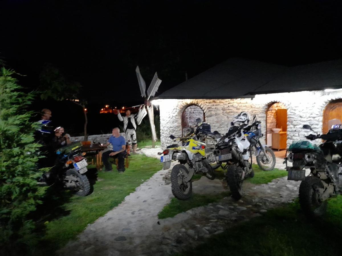 Windmill Shkodra Gesthouse Camping & Grill Bagian luar foto