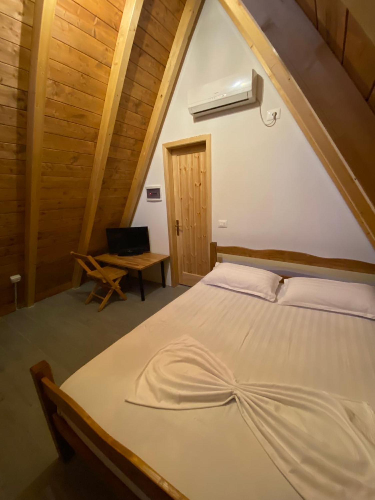 Windmill Shkodra Gesthouse Camping & Grill Bagian luar foto