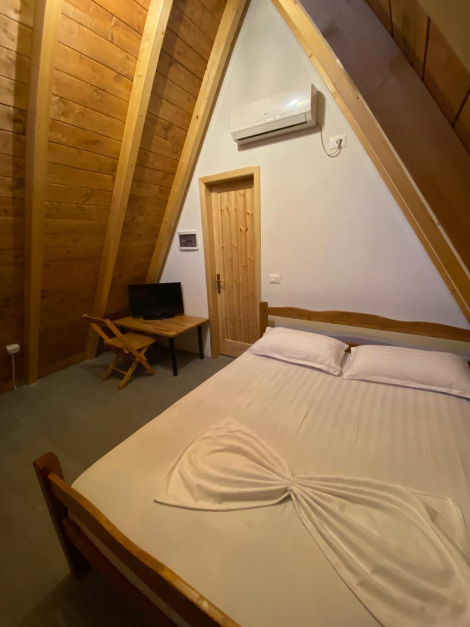 Windmill Shkodra Gesthouse Camping & Grill Bagian luar foto