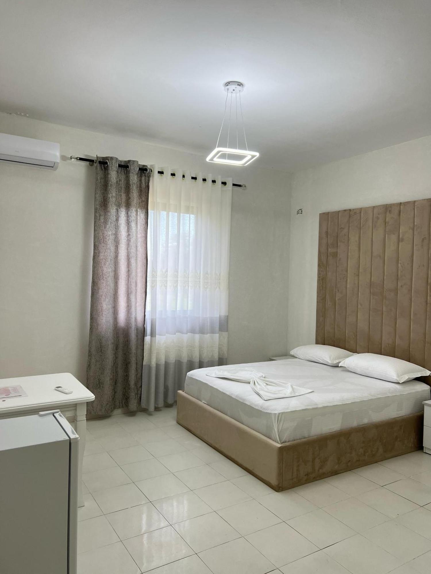 Windmill Shkodra Gesthouse Camping & Grill Bagian luar foto